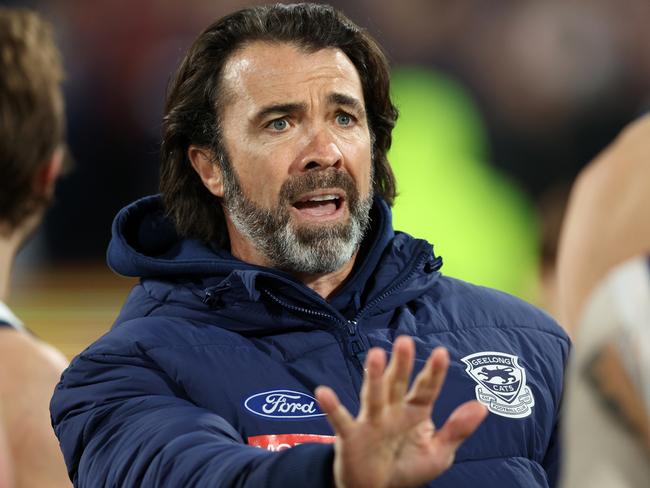 GEELONG, AUSTRALIA - AUGUST 03: Chris Scott, Senior Coach of the Cats talks to his players during the round 21 AFL match between Geelong Cats and Adelaide Crows at GMHBA Stadium, on August 03, 2024, in Geelong, Australia. (Photo by Martin Keep/AFL Photos/via Getty Images)