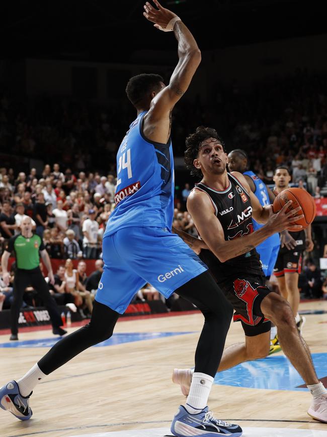 Melbourne United unleashed The Kraken Marcus Lee on Illawarra’s Will Hickey. Picture: Getty Images