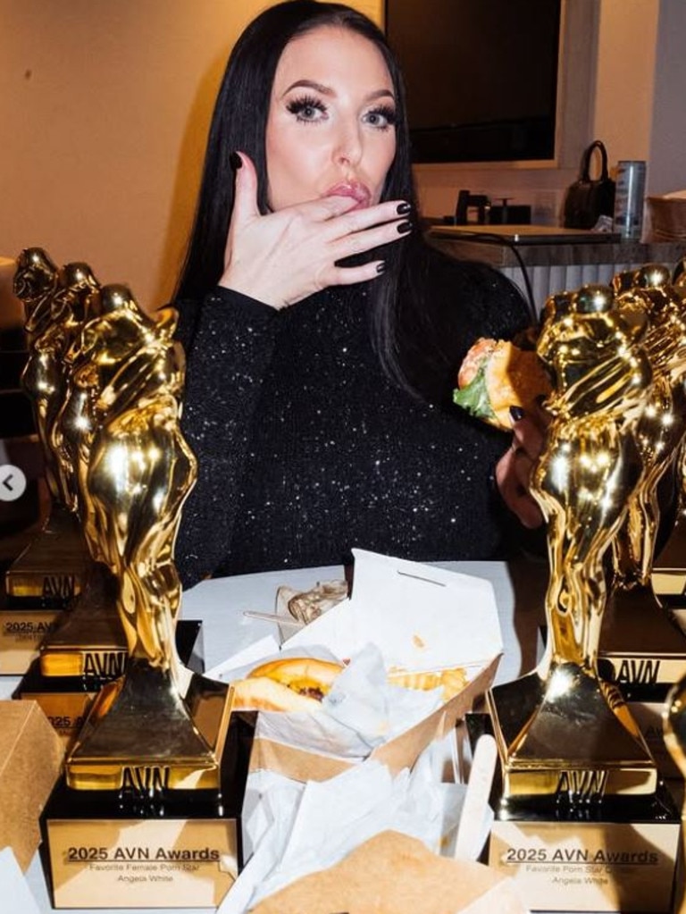 Angela White has revealed the story behind her epic AVN Awards snap. Picture: Instagram/theangelawhite