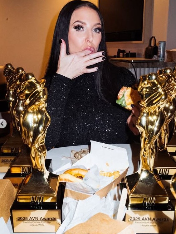 Angela White has revealed the story behind her epic AVN Awards snap. Picture: Instagram/theangelawhite