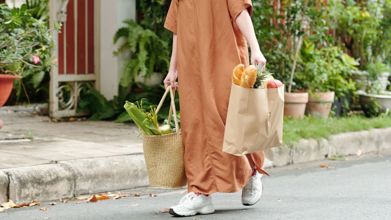 According to data collated for the CSIRO Healthy Diet Score report, the 235,000 Aussie adults who participated scored an average of 55 out of 100. Image: iStock.