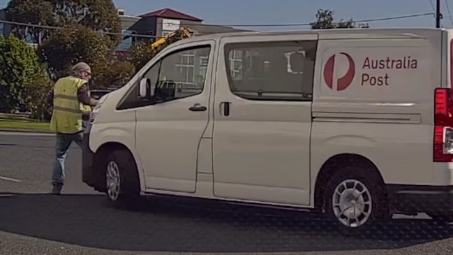 Australia Post and truck drivers clash on Melbourne road