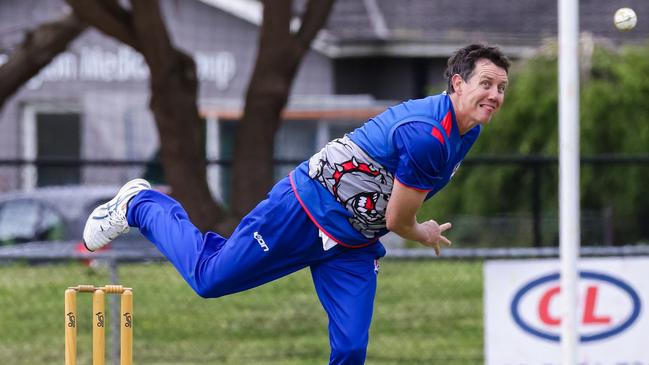 Bryce McGain bowling for Mornington. Picture: Alan Dillon