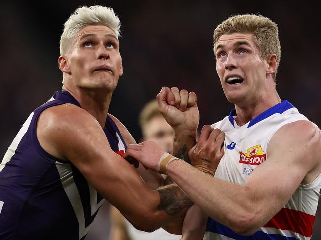 PERTH, AUSTRALIA - SEPTEMBER 03: Rory Lobb of the Dockers and Tim English of the Bulldogs contest the ruck during the AFL First Elimination Final match between the Fremantle Dockers and the Western Bulldogs at Optus Stadium on September 03, 2022 in Perth, Australia. (Photo by Paul Kane/Getty Images)