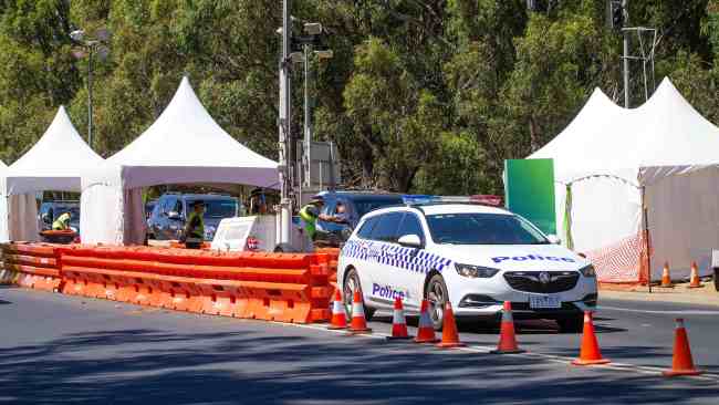 Victoria Police at a border checkpoint on the Echuca-Moama bridge. Residents from Greater Sydney, the Central Coast, Blue Mountains, Wollongong and Shellharbour are banned from entering the state. Picture: Mark Stewart