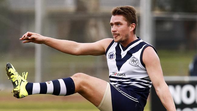 Ricky Dyson kicks for goal for Bundoora. Picture: Paul Loughnan.