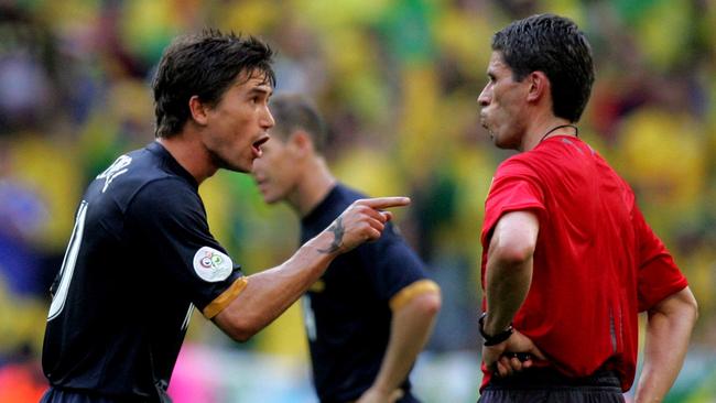 Harry Kewell arguing with referee Markus Merk.