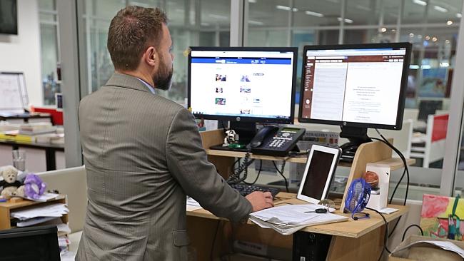 Standing Desk Delivers Health Benefits 