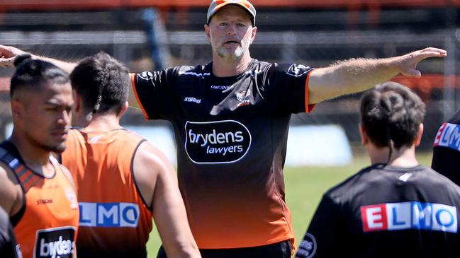 DAILY TELEGRAPH - 18 NOVEMBER, 2021. Wests Tigers hold a closed training session at Leichardt Oval with the full squad back for their first full training run together. Coach Michael Maguire (C) gives direction to the players. Picture: Toby Zerna