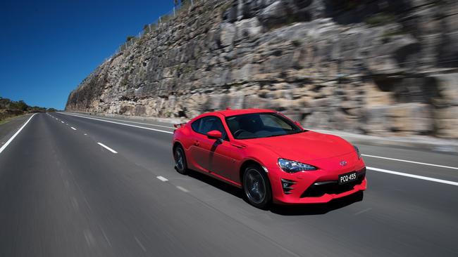 Photos of the revised 2016 Toyota 86