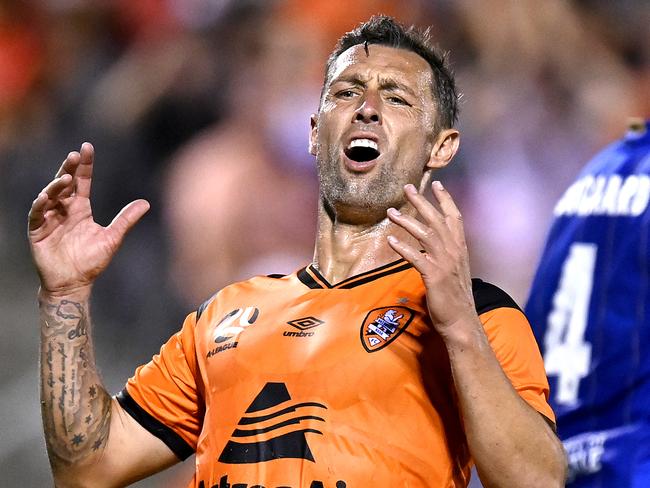 BRISBANE, AUSTRALIA - FEBRUARY 14: Scott McDonald of the Roar shows his frustrations during the A-League match between the Brisbane Roar and Newcastle Jets at Dolphin Stadium, on February 14, 2021, in Brisbane, Australia. (Photo by Bradley Kanaris/Getty Images)