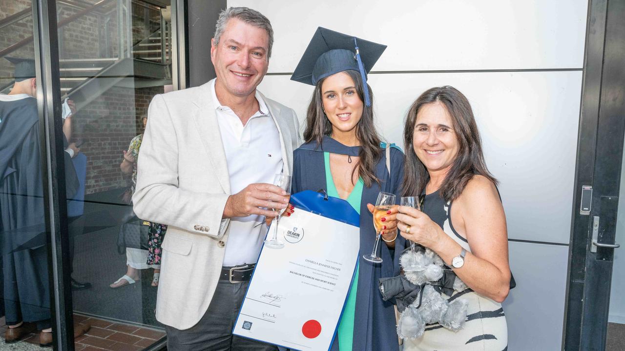 04-02-2025 Deakin Graduation Bachelor of Exercise and Sport Science, Daniella Fischer, Kevin Fischer and Claire Fischer