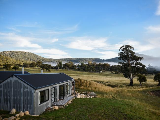 TInkersfield accommodation at Crackenback, NSW Snowy Mountains.