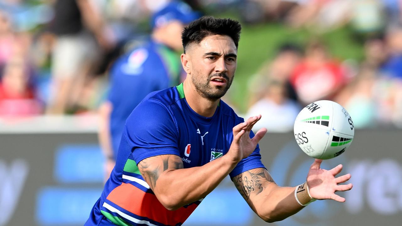 SUNSHINE COAST, AUSTRALIA - MARCH 12: Shaun Johnson of the Warriors catches the ball during the warm-up before the round one NRL match between the New Zealand Warriors and the St George Illawarra Dragons at Sunshine Coast Stadium, on March 12, 2022, in Sunshine Coast, Australia. (Photo by Bradley Kanaris/Getty Images)