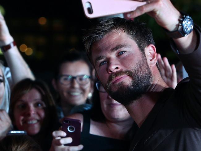 GOLD COAST, AUSTRALIA - OCTOBER 13:  Chris Hemsworth greets fans during the Australian Premiere of Thor: Ragnarok on October 13, 2017 in Gold Coast, Australia.  (Photo by Lisa Maree Williams/Getty Images)