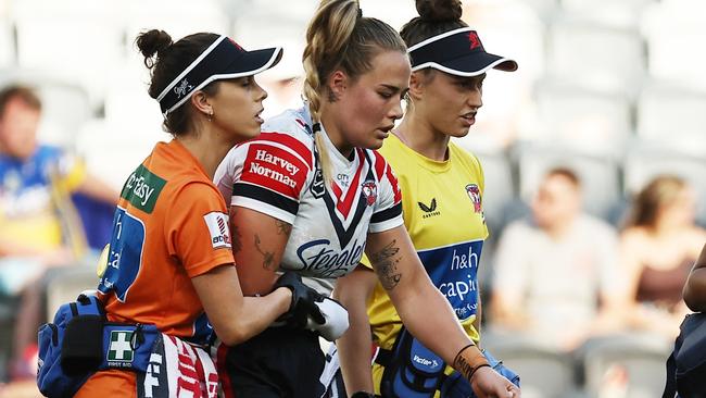 SYDNEY, AUSTRALIA - SEPTEMBER 22: Isabelle Kelly of the Roosters walks off with a suspected serious injury during the round nine NRLW match between Parramatta Eels and Sydney Roosters at CommBank Stadium on September 22, 2024 in Sydney, Australia. (Photo by Jeremy Ng/Getty Images)