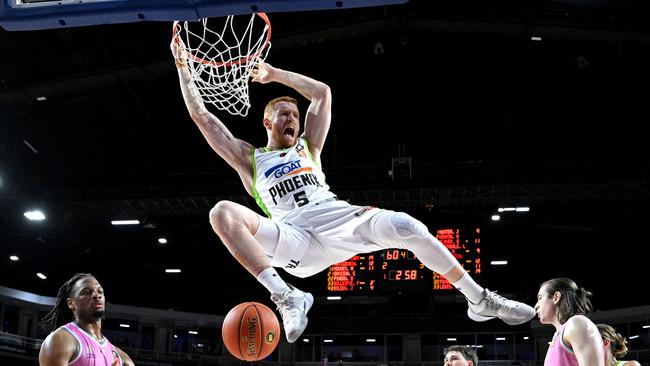 CHRISTCHURCH, NEW ZEALAND - OCTOBER 24: Angus Glover of the South East Melbourne Phoenix slam dunks during the round six NBL match between New Zealand Breakers and South East Melbourne Phoenix at Wolfbrook Arena, on October 24, 2024, in Christchurch, New Zealand. (Photo by Joe Allison/Getty Images)