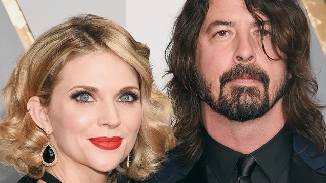 HOLLYWOOD, CA - FEBRUARY 28: Musician Dave Grohl (R) and Jordyn Blum attend the 88th Annual Academy Awards at Hollywood & Highland Center on February 28, 2016 in Hollywood, California. (Photo by Kevork Djansezian/Getty Images)