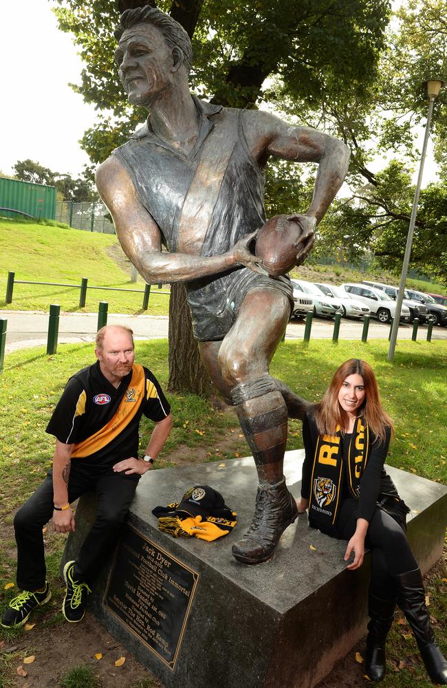 Darren Lillie and Suzana Talevski with the Jack Dyer statue.