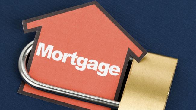 Money experts warn customers over fixed rate home loans | news.com.au ...