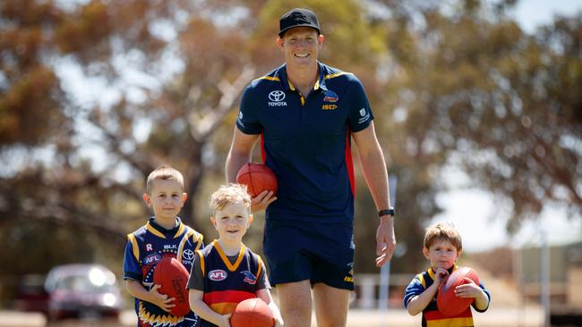 Former Crows ruckman Sam Jacobs with reception and Year 1 students Kobe Brind, Aiden Hicks and Benji Williams at the Ardrossan Area School, in his home town of Ardrossan, in 2019. This year Jacobs returned to coach the Roos. Picture: Matt Turner