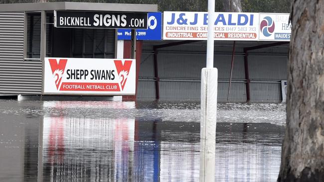 SHEPPARTON, AUSTRALIA - NewsWire Photos OCTOBER 18, 2022: Princess Park football oval in Shepparton remains partly submerged as flood waters spread across northern Victoria. Picture: NCA NewsWire / Andrew Henshaw