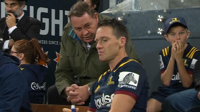 Steve Hansen talks to an injured Ben Smith.