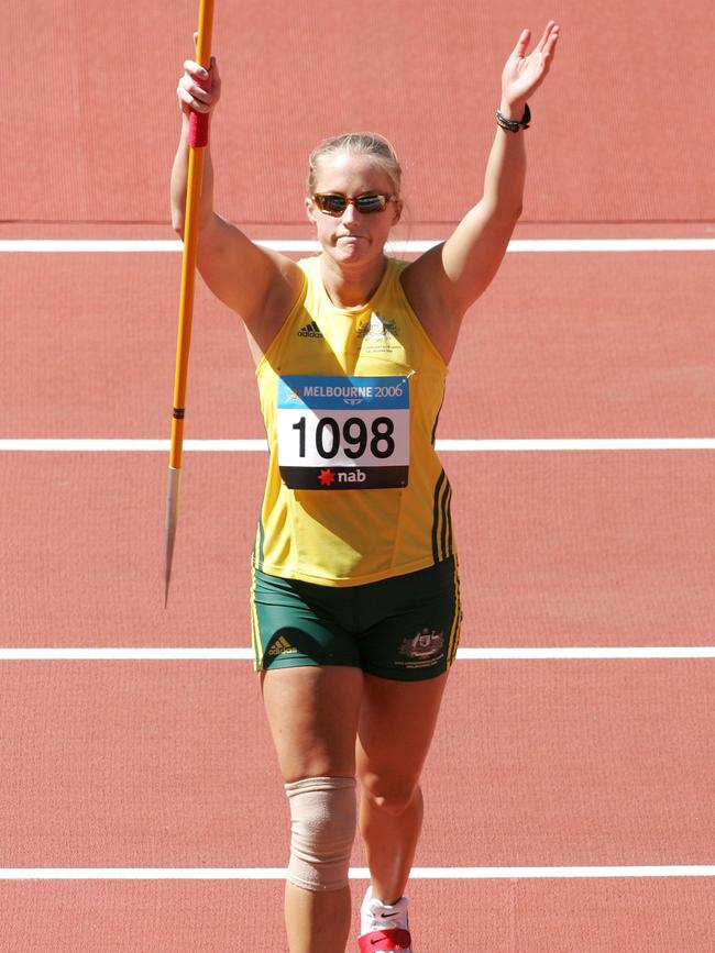 Rosie Hooper looks to the crowd for support in the Women's Javelin Final on Day 4 of the Melbourne 2006 Commonwealth Games.