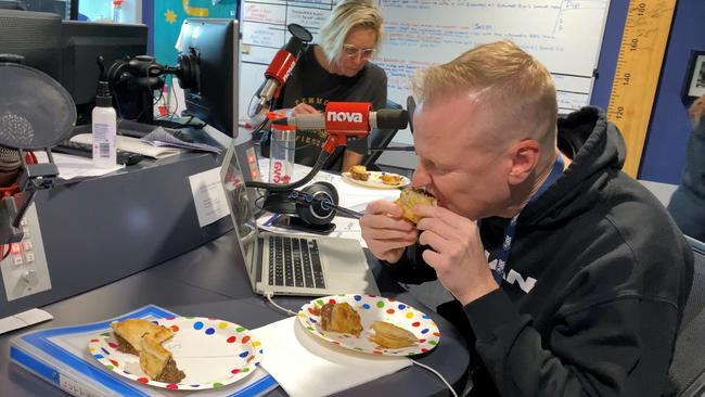 The NOVA radio breaky crew chow into some classic mince pies to crown the best pie in the state.