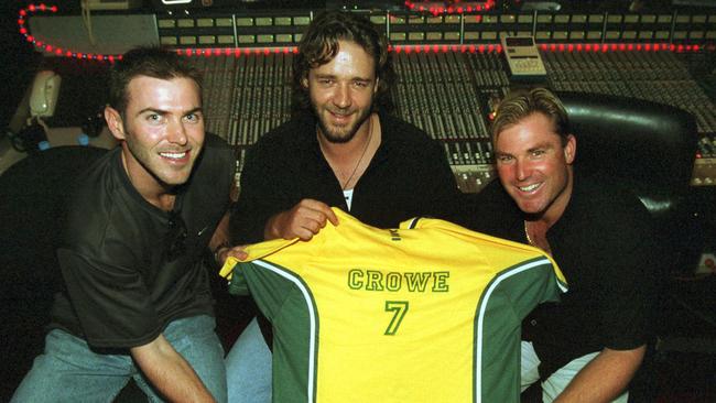 Russell Crowe (centre) being presented with Australian cricket team shirt from Damien Martyn (l) and Shane Warne (r) in 2001.