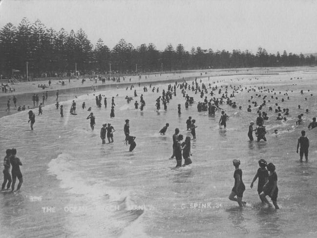 Bathers at Manly in the early 1900s. Photo Northern Beaches Library