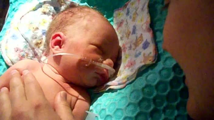 New mum sings to her baby in hospital 