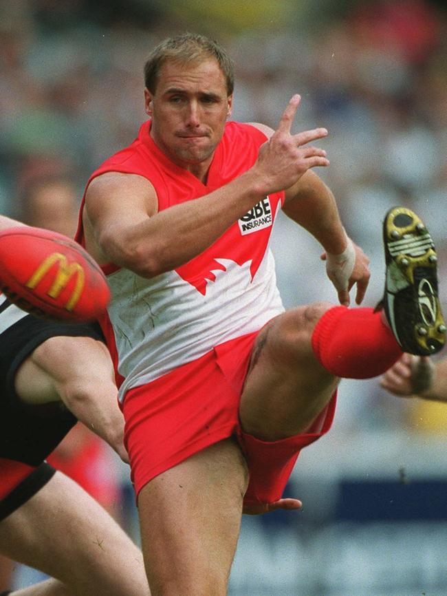 Sydney champion Tony Lockett booted five goals to finish his career with 1357 goals from 278 games.