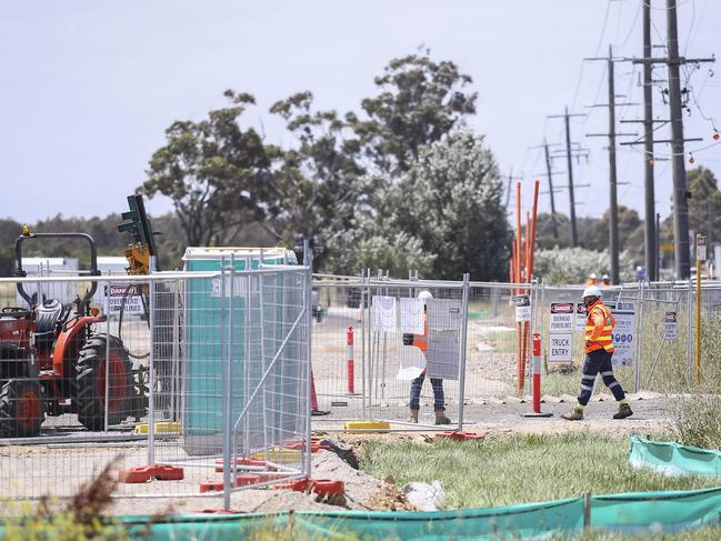 Mordialloc Freeway construction underway between Chelsea and Dingley Village. Picture Wayne Taylor