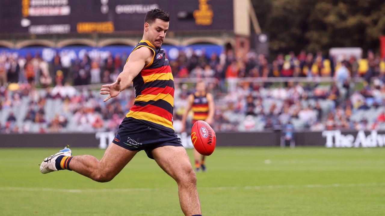 Darcy Fogarty launched a long goal from beyond the paint. Picture: James Elsby/AFL Photos via Getty Images