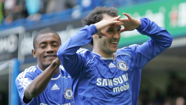Ricardo Carvalho (R) of Chelsea celebrates a goal.