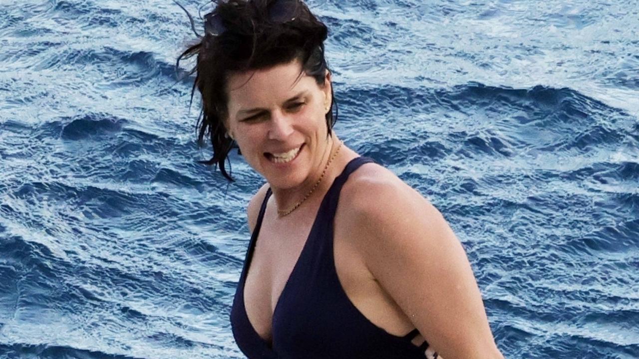 Iconic ’90s star spotted on yacht in Italy