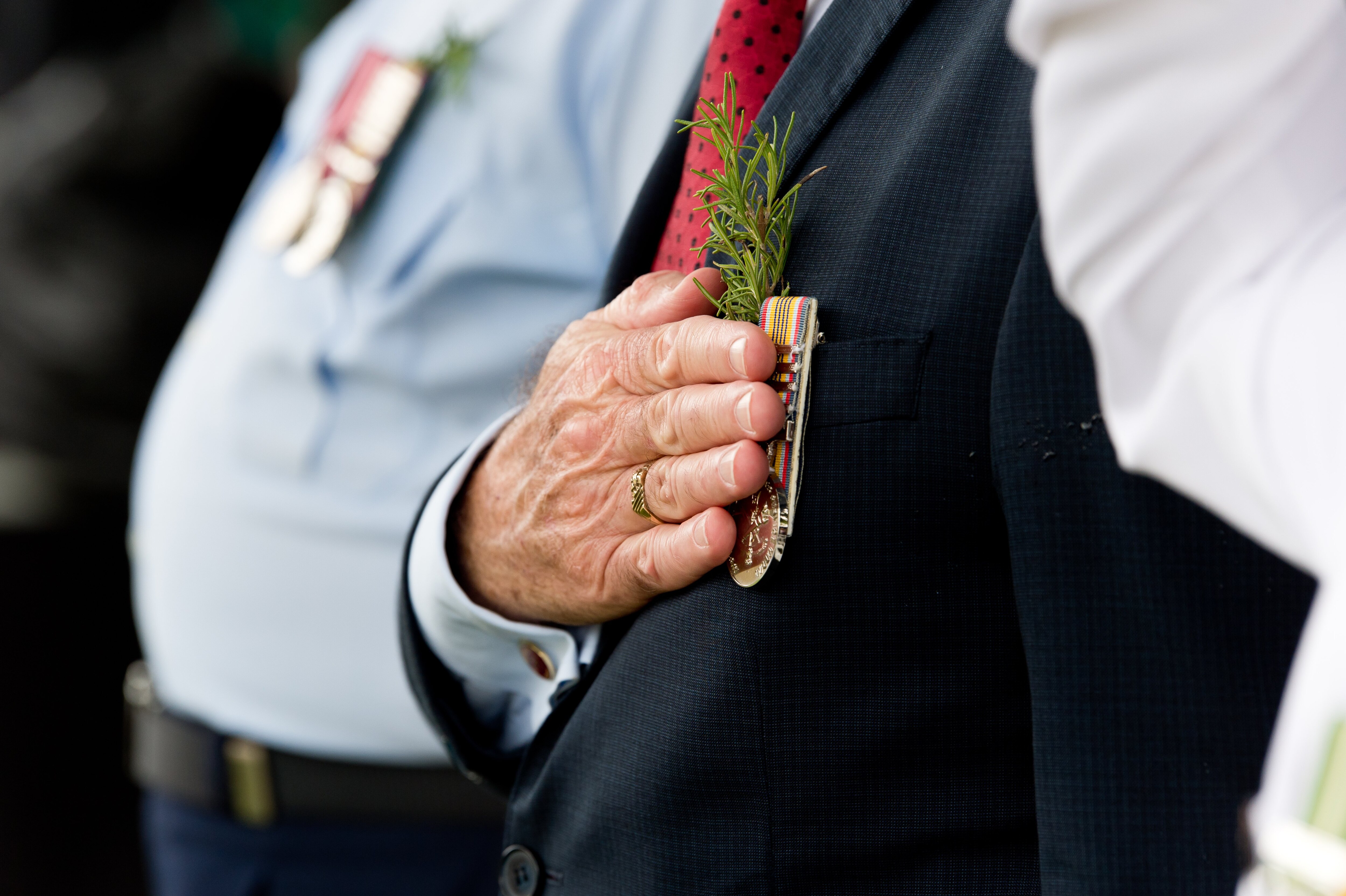 Mayor Greg Williamson puts his hand on his heart during the Anzac Day service at Jubilee Park in Mackay 2019.