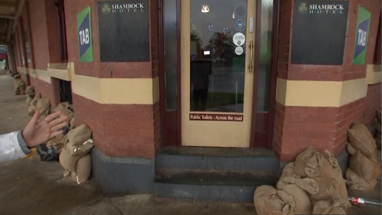 Northern Vic volunteers 'sandbagging' in preparation for floods