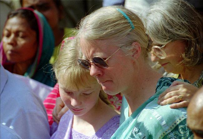Aust Christian missionary Gladys Staines with her daughter Esther, 13, 25 Jan 1999, attending funeral of her husband Graham Staines and sons Philip and Timothy in India after they were burned alive by mob while sleeping in their jeep. murder death