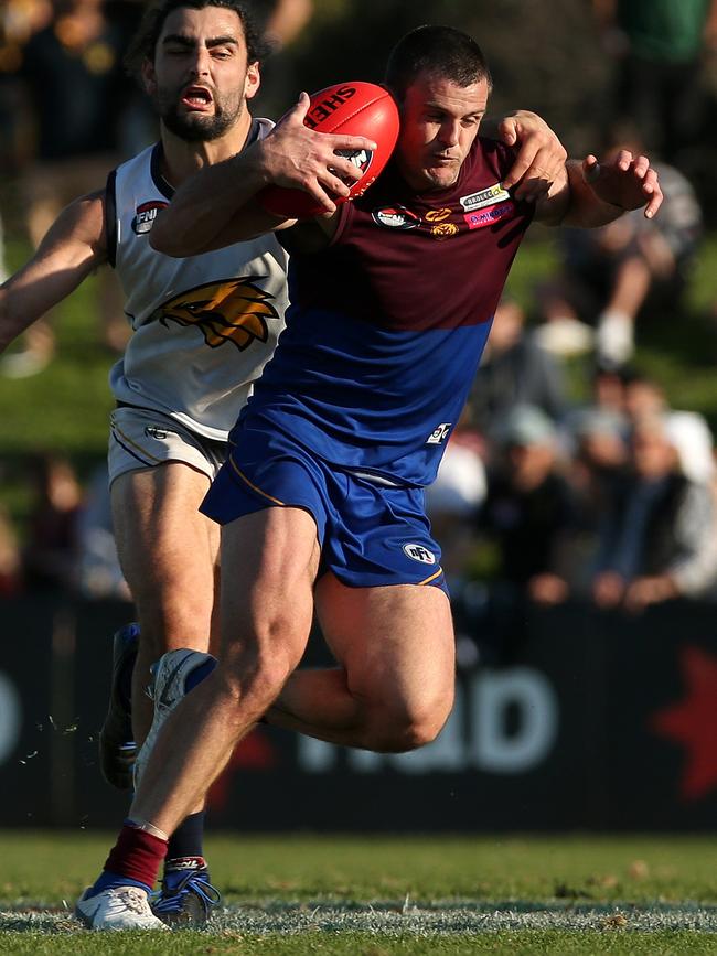 Brent Stanton in action for Banyule. Picture: Hamish Blair