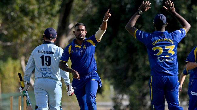 Deer Park’s Nilochana Perera bowls Thomas Robertson. Picture: Andy Brownbill