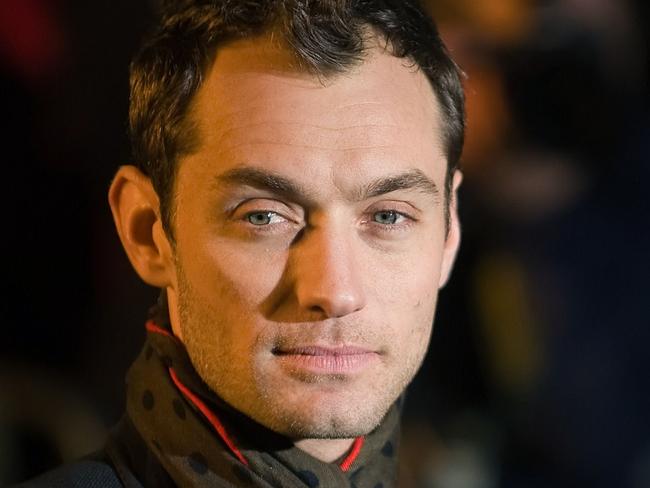 British actor Jude Law arrives at the world premiere of the new film "Sherlock Holmes" in central London on December 14, 2009. The film is directed by Guy Ritchie and stars Robert Downey Jr, Jude Law, Rachel McAdams and Mark Strong. AFP PHOTO/Leon Neal