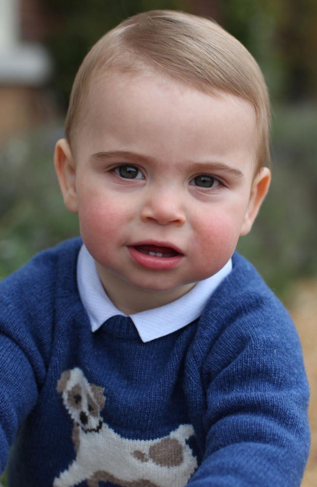 Kensington Palace has released new photos of Prince Louis taken by Kate. 