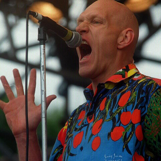 Garrett – seen here in 1994 – was back on stage just one night after his mother’s death.