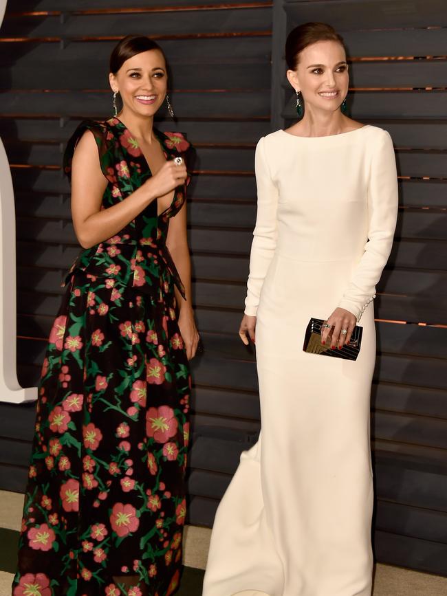 Rashida Jones and Natalie Portman attend the 2015 Vanity Fair Oscar Party. Picture: Getty