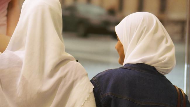 Educated Muslim women ‘find it more difficult’ to get jobs | Herald Sun