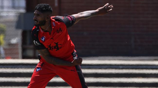 VSDCA: Preston v Moorabbin: Roshan Livera of Moorabbin bowling on Saturday, December 17, 2022 in Preston, Victoria, Australia.Picture: Hamish Blair