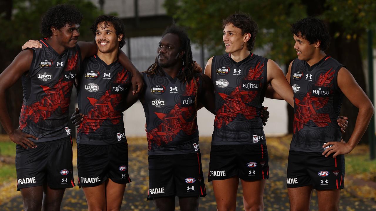 Teacher calls on fans to wear Indigenous athletes' jerseys on Friday