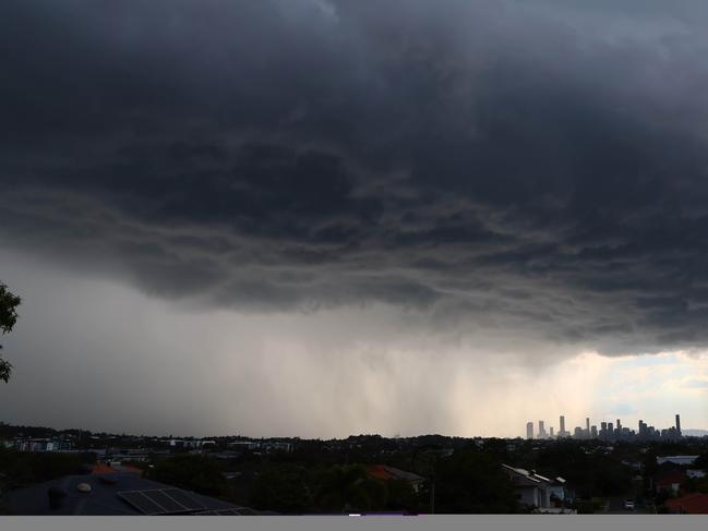 The South East is set to cop heavy rain and thunderstorms from Sunday onwards. Picture: NewsWire/Tertius Pickard